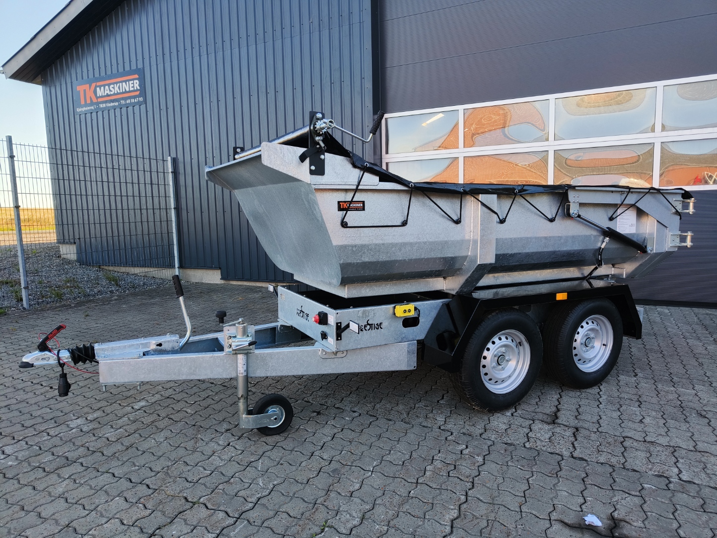 Prestige Trailer Eltip-M 2700 total